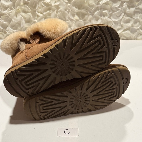 UGG Tan Shearling Winter Boots - Picture 3 of 4